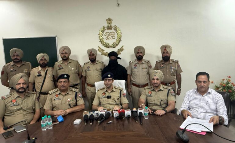 ਫਿਰੋਤੀ ਦੀ ਮੰਗ ਕਰਨ ਤੇ ਫਤਿਹਗੜ ਚੂੜੀਆ ਵਿਚ ਦਸਤਰ ਏ ਦਸਤਾਰ ਦੀ ਦੁਕਾਨ ਤੇ ਗੋਲੀਆ ਮਾਰਨ ਵਾਲੇ ਗਿਰੋਹ ਦਾ ਪਰਦਾਫਾਸ਼