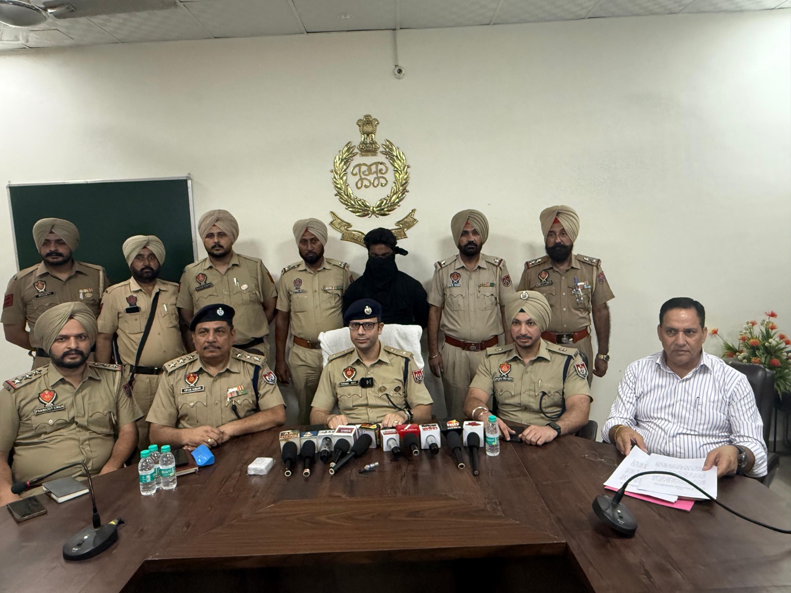 ਫਿਰੋਤੀ ਦੀ ਮੰਗ ਕਰਨ ਤੇ ਫਤਿਹਗੜ ਚੂੜੀਆ ਵਿਚ ਦਸਤਰ ਏ ਦਸਤਾਰ ਦੀ ਦੁਕਾਨ ਤੇ ਗੋਲੀਆ ਮਾਰਨ ਵਾਲੇ ਗਿਰੋਹ ਦਾ ਪਰਦਾਫਾਸ਼