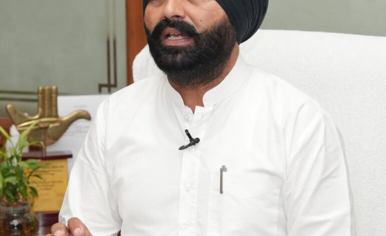 ਲਾਲਜੀਤ ਭੁੱਲਰ ਦੇ ਭਰੋਸੇ ਉਪਰੰਤ ਟਰਾਂਸਪੋਰਟ ਯੂਨੀਅਨ ਵੱਲੋਂ ਹੜਤਾਲ  ਵਾਪਸ