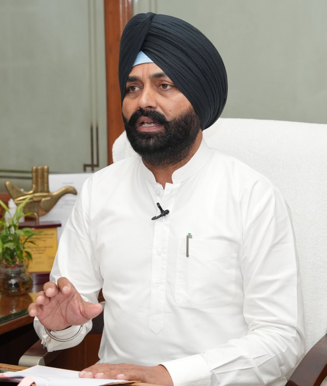 ਲਾਲਜੀਤ ਭੁੱਲਰ ਦੇ ਭਰੋਸੇ ਉਪਰੰਤ ਟਰਾਂਸਪੋਰਟ ਯੂਨੀਅਨ ਵੱਲੋਂ ਹੜਤਾਲ  ਵਾਪਸ