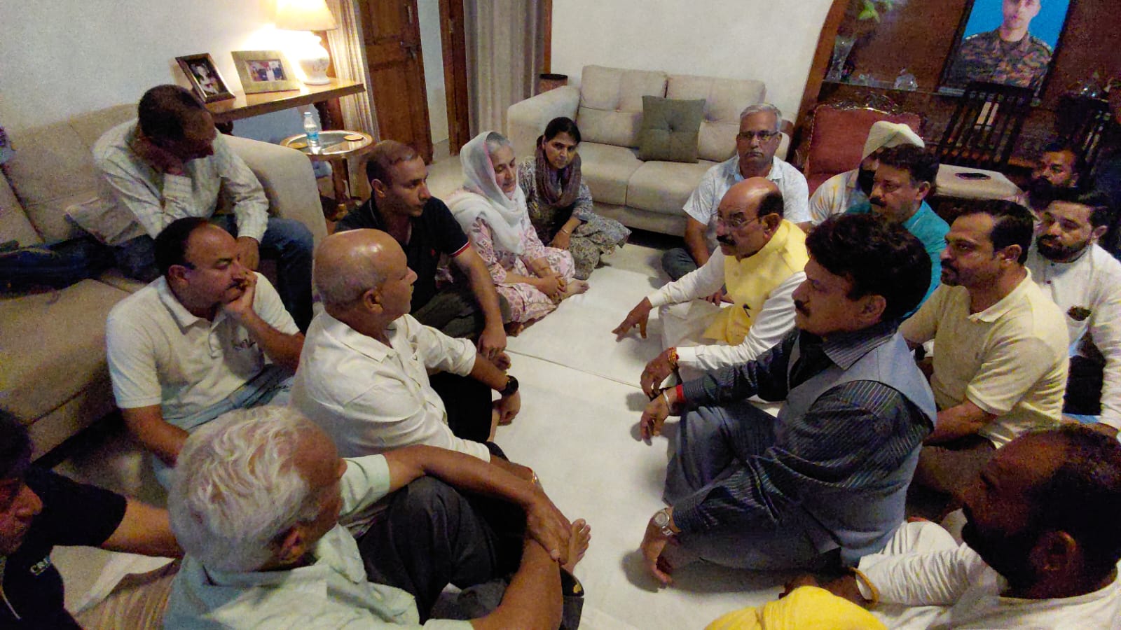 ਮੋਹਿੰਦਰ ਭਗਤ ਨੇ ਸ਼ਹੀਦ ਲੈਫਟੀਨੈਂਟ ਕਰਨਲ ਭਾਨੂ ਪ੍ਰਤਾਪ ਮਨਕੋਟੀਆ ਦੇ ਪਰਿਵਾਰ ਨਾਲ ਕੀਤੀ  ਮੁਲਾਕਾਤ