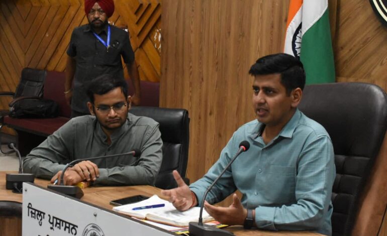 ਨਿਵੇਕਲਾ ਉਪਰਾਲਾ ; ‘ਚੇਤਨਾ ਵਿੱਦਿਅਕ ਟੂਰ ਪ੍ਰੋਗਰਾਮ’ ਤਹਿਤ ਵਿਦਿਆਰਥੀਆਂ ਨੂੰ ਸਰਕਾਰੀ ਵਿਭਾਗਾਂ ਦੀ ਕਾਰਜਸ਼ੈਲੀ ਤੋਂ ਕਰਵਾਇਆ ਜਾਵੇਗਾ ਜਾਣੂ : ਡਿਪਟੀ ਕਮਿਸ਼ਨਰ