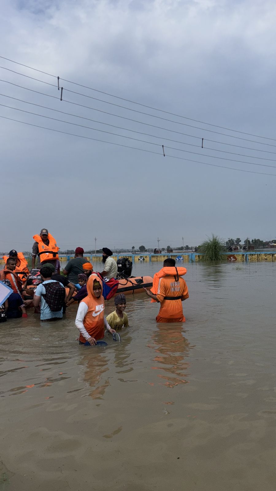 ਪੰਜਾਬ ‘ਚ ਰਾਹਤ ਕਾਰਜ ਜ਼ੋਰਾਂ ‘ਤੇ: ਪਿਛਲੇ 24 ਘੰਟੇ ‘ਚ 4711 ਹੜ੍ਹ ਪੀੜਤ ਸੁਰੱਖਿਅਤ ਥਾਵਾਂ ‘ਤੇ ਪਹੁੰਚਾਏ ਹੜ੍ਹ