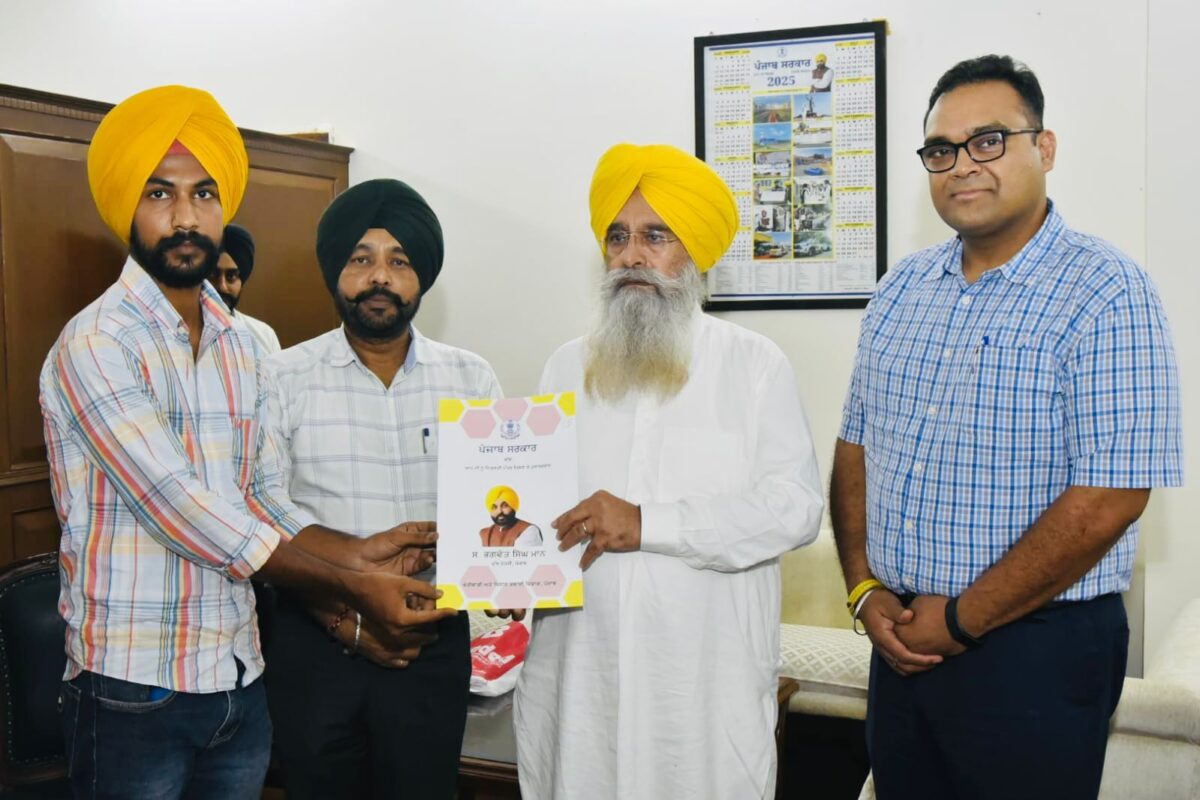 ਗੁਰਮੀਤ ਸਿੰਘ ਖੁੱਡੀਆਂ ਨੇ 11 ਨਵ-ਨਿਯੁਕਤ ਖੇਤੀਬਾੜੀ ਵਿਕਾਸ ਅਫਸਰਾਂ ਨੂੰ ਨਿਯੁਕਤੀ ਪੱਤਰ ਸੌਂਪੇ