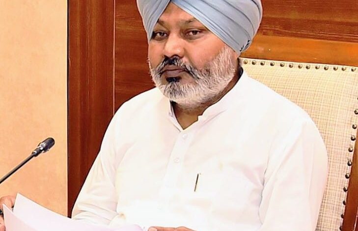 ਐੱਨਪੀਐੱਸ ਕਰਮਚਾਰੀਆਂ ਲਈ ਪਰਿਵਾਰਕ ਜਾਂ ਦਿਵਿਆਂਗਤਾ ਪੈਨਸ਼ਨ ਲੈਣ ਸਬੰਧੀ ਵਿੱਤ ਵਿਭਾਗ ਨੇ ਵਿਕਲਪ ਚੁਣਨ ਦੀ ਸ਼ਰਤ ਲਈ ਵਾਪਸ: ਹਰਪਾਲ ਸਿੰਘ ਚੀਮਾ