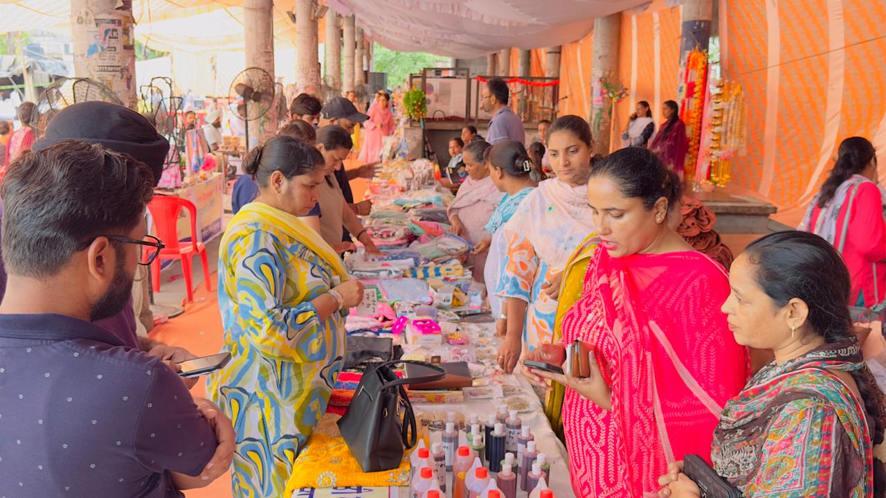 ਗੁਰਦਾਸਪੁਰ ਵਿੱਚ ਸਵੈ-ਸਹਾਇਤਾ ਸਮੂਹਾਂ ਲਈ ਉਮੀਦ ਦੀ ਨਵੀਂ ਕਿਰਨ ਬਣਿਆ ‘ਉਮੀਦ ਬਜ਼ਾਰ’