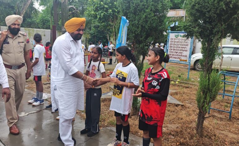 ਨਸ਼ਾ ਪੀੜਤਾਂ ਨੂੰ ਤੰਦਰੁਸਤ ਕਰ ਕੇ ਸਮਾਜ ਦੀ ਮੁੱਖ ਧਾਰਾ ਵਿੱਚ ਸ਼ਾਮਲ ਕਰਨਾ ਸਰਕਾਰ ਦਾ ਮੁੱਖ ਉਦੇਸ਼ – ਰੰਧਾਵਾ