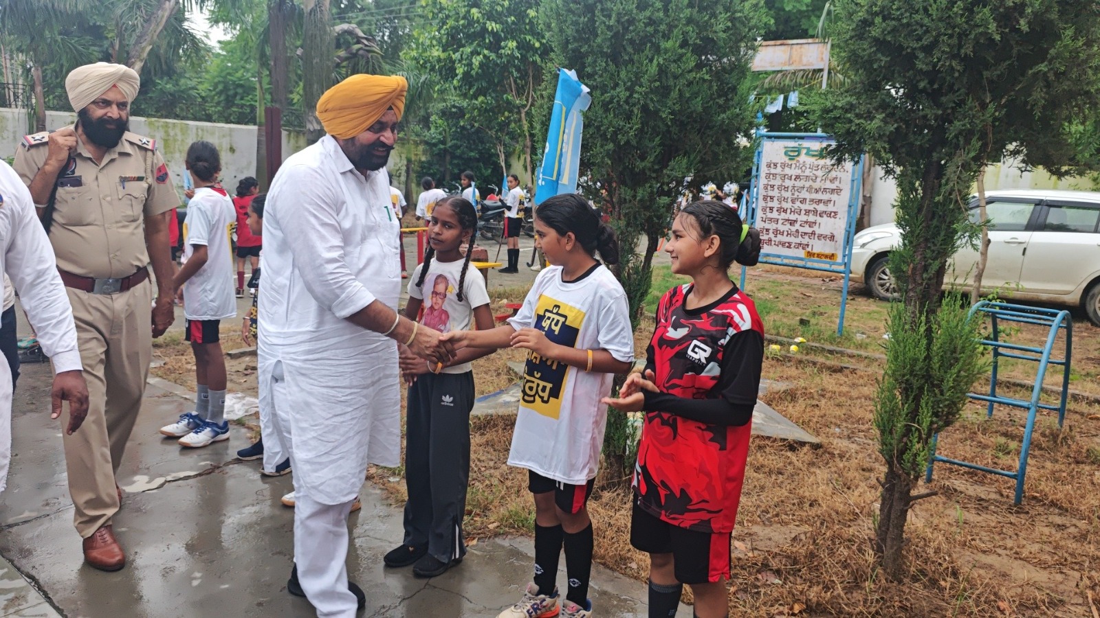 ਨਸ਼ਾ ਪੀੜਤਾਂ ਨੂੰ ਤੰਦਰੁਸਤ ਕਰ ਕੇ ਸਮਾਜ ਦੀ ਮੁੱਖ ਧਾਰਾ ਵਿੱਚ ਸ਼ਾਮਲ ਕਰਨਾ ਸਰਕਾਰ ਦਾ ਮੁੱਖ ਉਦੇਸ਼ – ਰੰਧਾਵਾ