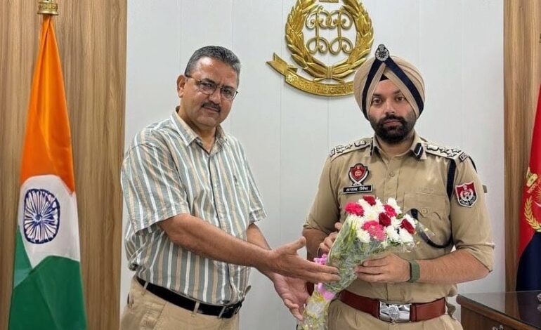 ਇਮਾਨਦਾਰ ਪੁਲਿਸ ਅਫ਼ਸਰ ਡੀਆਈਜੀ ਨਾਨਕ ਸਿੰਘ ਦਾ ਸ਼੍ਰੀ ਸਨਾਤਨ ਚੇਤਨਾ ਮੰਚ ਵੱਲੋਂ ਸਨਮਾਨ