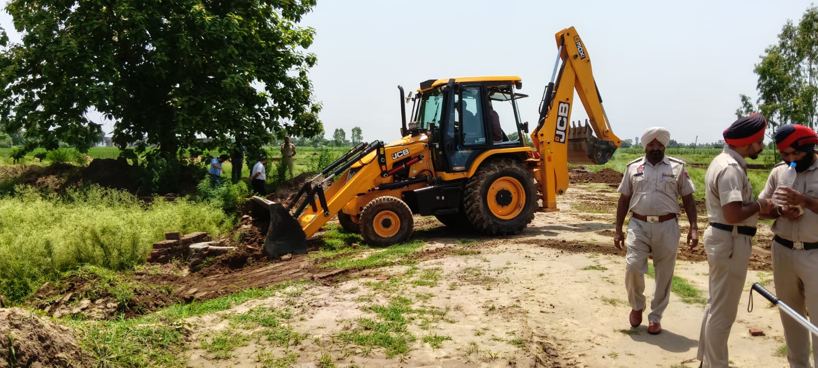 ਜ਼ਿਲ੍ਹਾ ਪ੍ਰਸ਼ਾਸਨ ਵੱਲੋਂ ਅਣ-ਅਧਿਕਾਰਤ ਕਲੋਨੀਆਂ ਉੱਪਰ ਵੱਡੀ ਕਾਰਵਾਈ