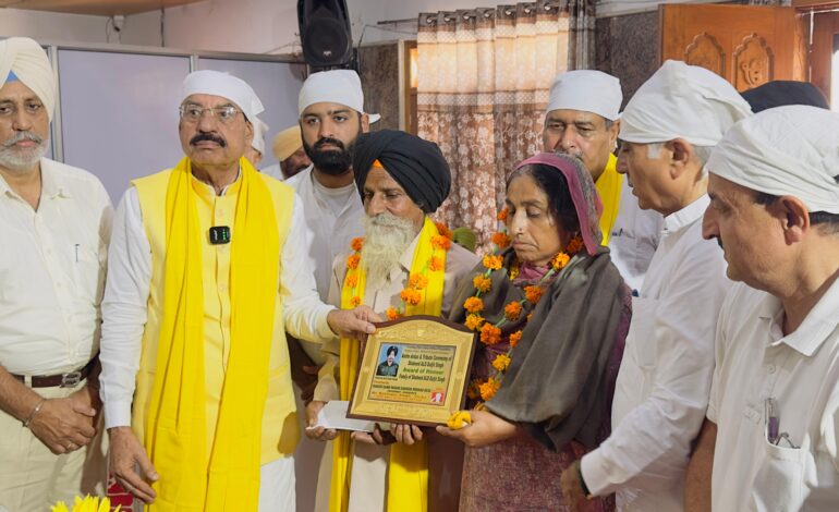 ਭਾਰਤੀ ਫ਼ੌਜ ਦੇ ਜਵਾਨ ਸ਼ਹੀਦ ਏ.ਐੱਲ.ਡੀ. ਦਲਜੀਤ ਸਿੰਘ ਨੂੰ ਅੰਤਿਮ ਅਰਦਾਸ ਮੌਕੇ ਦਿੱਤੀ ਨਿੱਘੀ ਸ਼ਰਧਾਂਜਲੀ