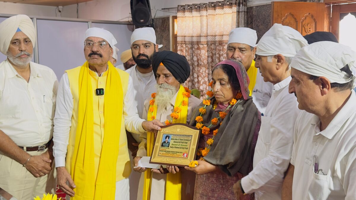 ਭਾਰਤੀ ਫ਼ੌਜ ਦੇ ਜਵਾਨ ਸ਼ਹੀਦ ਏ.ਐੱਲ.ਡੀ. ਦਲਜੀਤ ਸਿੰਘ ਨੂੰ ਅੰਤਿਮ ਅਰਦਾਸ ਮੌਕੇ ਦਿੱਤੀ ਨਿੱਘੀ ਸ਼ਰਧਾਂਜਲੀ