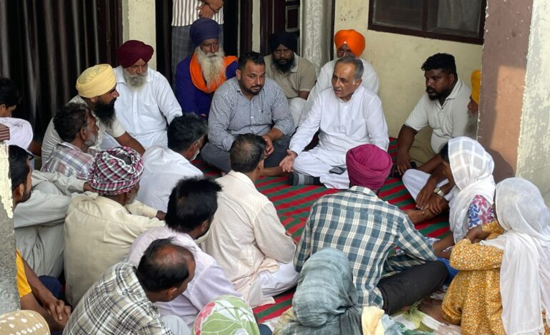 ਕਿਰਨ ਨਾਲੇ ਵਿੱਚ ਡੁੱਬਣ ਵਾਲੇ ਵਿਅਕਤੀਆਂ ਦੇ ਪਰਿਵਾਰਾਂ ਨਾਲ ਚੇਅਰਮੈਨ ਰਮਨ ਬਹਿਲ ਨੇ ਦੁੱਖ ਸਾਂਝਾ ਕੀਤਾ