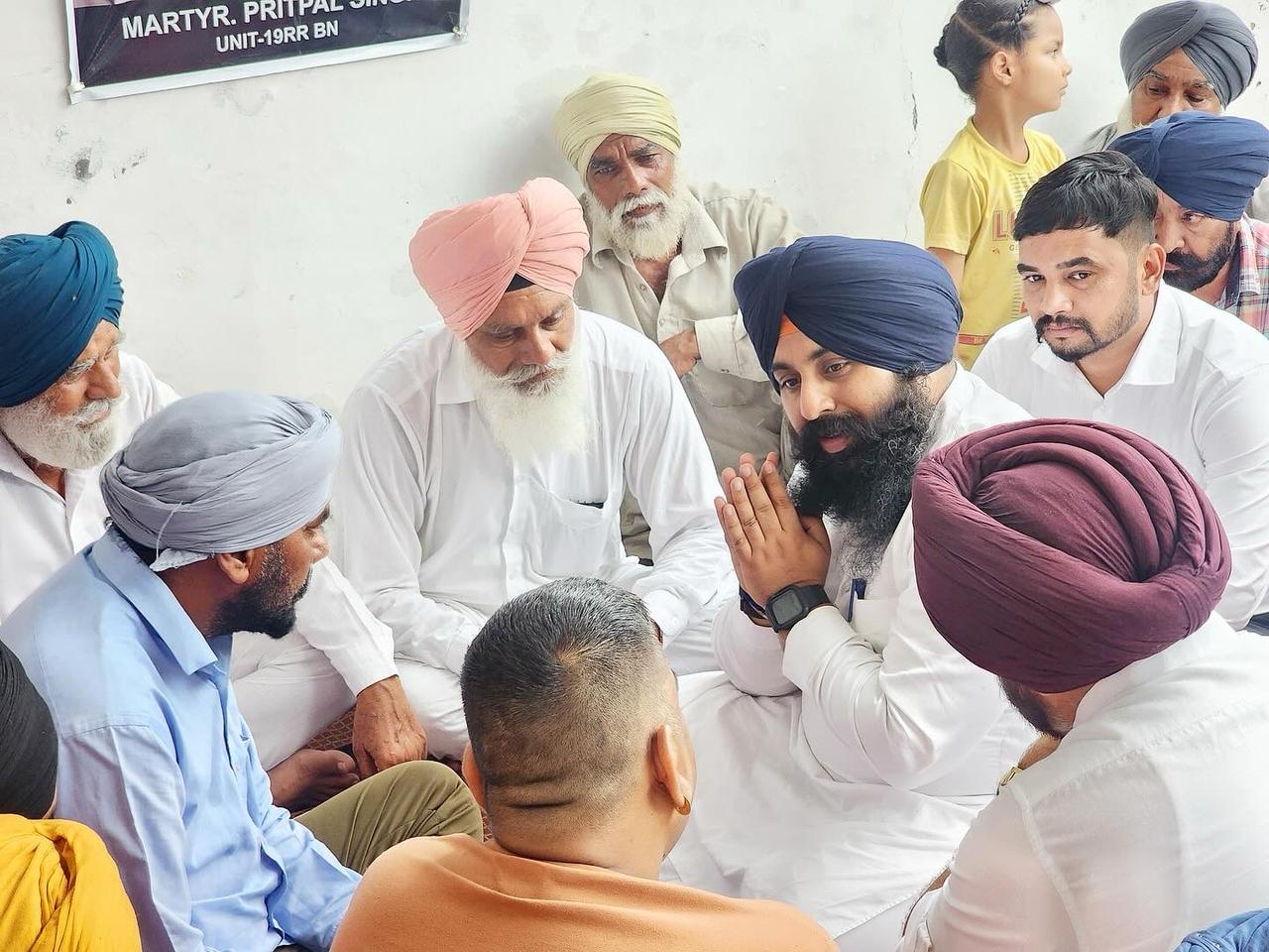 ਕੈਬਨਿਟ ਮੰਤਰੀ ਹਰਜੋਤ ਸਿੰਘ ਬੈਂਸ ਨੇ ਸ਼ਹੀਦ ਲਾਂਸ ਨਾਇਕ ਪ੍ਰਿਤਪਾਲ ਸਿੰਘ ਦੇ ਪਰਿਵਾਰ ਨਾਲ ਕੀਤਾ ਦੁੱਖ ਸਾਝਾਂ