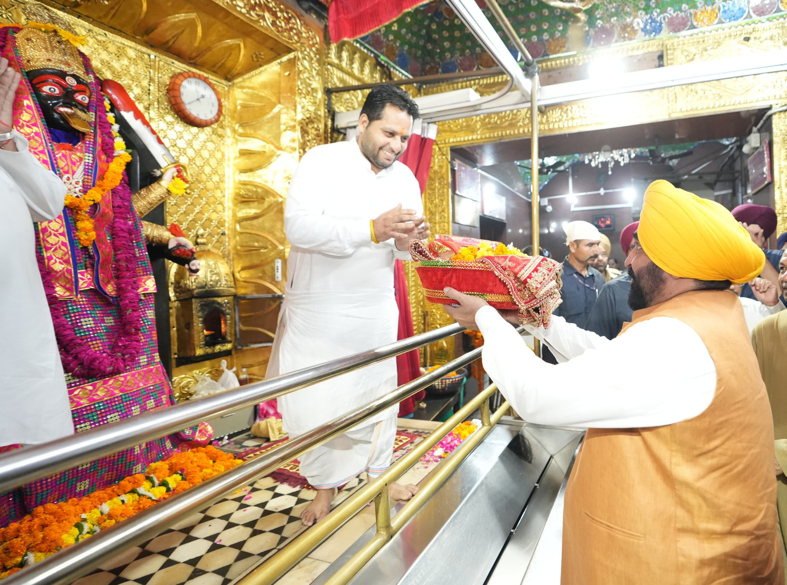 ਸ੍ਰੀ ਕਾਲੀ ਮਾਤਾ ਮੰਦਿਰ ਵਿੱਚ ਨਤਮਸਤਕ ਹੋਏ ਮੁੱਖ ਮੰਤਰੀ