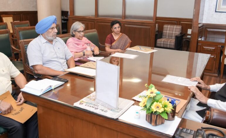 ਮੋਹਿੰਦਰ ਭਗਤ ਵੱਲੋਂ ਜੰਗੀ ਯਾਦਗਾਰਾਂ ਦੇ ਨਿਰਮਾਣ ਅਤੇ ਸੈਨਿਕ ਰੈਸਟ ਹਾਊਸਾਂ ਦੇ ਨਵੀਨੀਕਰਨ ਦੀ ਪ੍ਰਗਤੀ ਦਾ ਜਾਇਜ਼ਾ