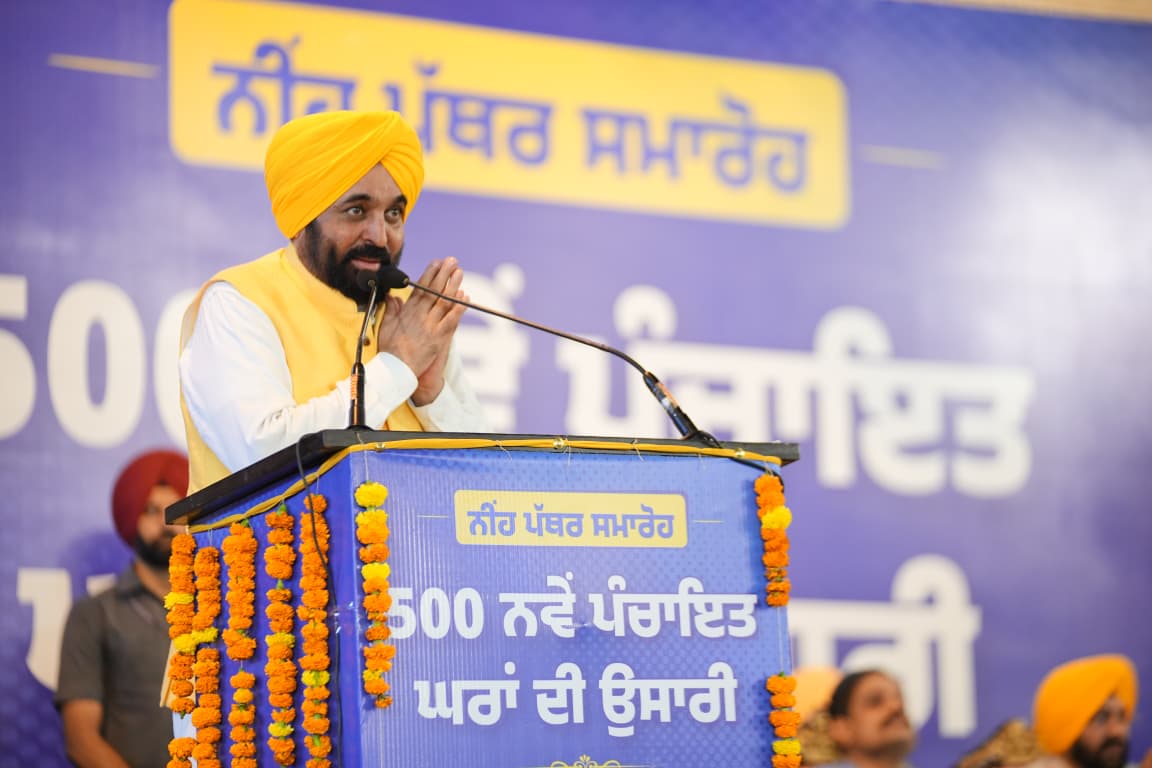 ਮੁੱਖ ਮੰਤਰੀ ਨੇ ਸੂਬੇ ਵਿੱਚ 125 ਕਰੋੜ ਰੁਪਏ ਦੀ ਲਾਗਤ ਨਾਲ ਬਣਨ ਵਾਲੇ 500 ਆਧੁਨਿਕ ਪੰਚਾਇਤ ਘਰਾਂ ਅਤੇ ਆਮ ਸੇਵਾ ਕੇਂਦਰਾਂ ਦਾ ਨੀਂਹ ਪੱਥਰ ਰੱਖਿਆ