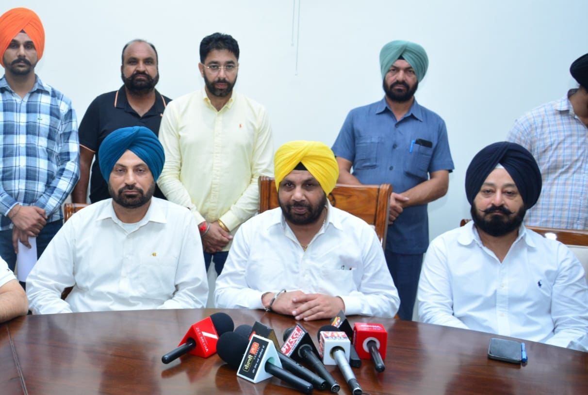 ਬਿਜਲੀ ਮੰਤਰੀ ਨਾਲ ਮੁਲਾਕਾਤ ਉਪਰੰਤ ਪੀ.ਐਸ.ਈ.ਬੀ. ਇੰਪਲਾਈਜ ਜੁਆਇੰਟ ਫੋਰਮ ਅਤੇ ਬਿਜਲੀ ਮੁਲਾਜ਼ਮ ਏਕਤਾ ਮੰਚ ਪੰਜਾਬ ਵਲੋਂ ਹੜਤਾਲ ਵਾਪਸ ਲੈਣ ਦਾ ਐਲਾਨ