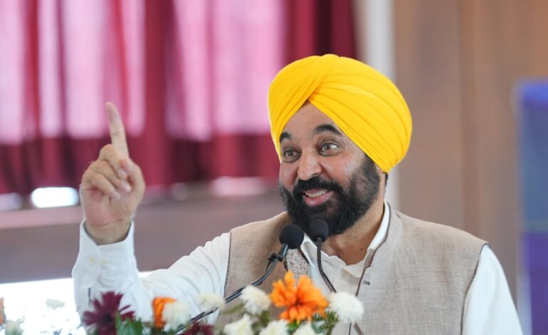 ਮਾਨ ਸਰਕਾਰ ਦੀ ਸਮਾਰਟ ਗਵਰਨੈਂਸ ਦਾ ਕਮਾਲ, AI ਨਾਲ 383 ਕਰੋੜ ਰੁਪਏ ਬਚਾਏ, 10 ਹਜ਼ਾਰ ਅਧਿਆਪਕ ਬਣ ਰਹੇ AI ਮਾਹਿਰ