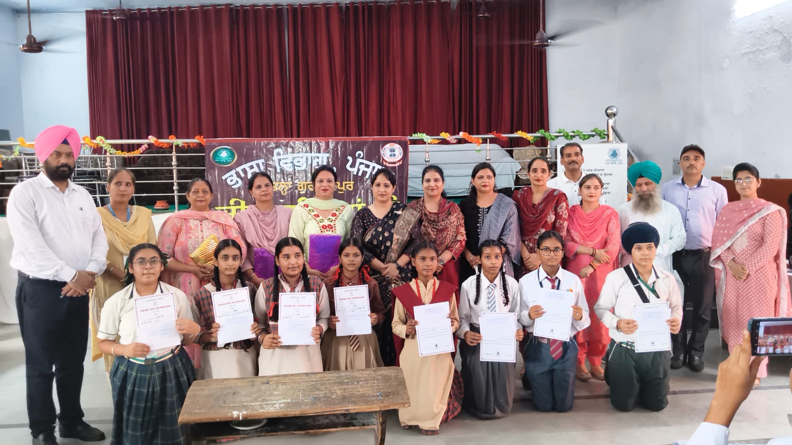 ਭਾਸ਼ਾ ਵਿਭਾਗ ਵੱਲੋਂ ਗੁਰਦਾਸਪੁਰ ਵਿਖੇ ਜ਼ਿਲ੍ਹਾ ਪੱਧਰੀ ਪੰਜਾਬੀ ਕਵਿਤਾ ਗਾਇਨ ਅਤੇ ਸਾਹਿਤ ਸਿਰਜਣ ਮੁਕਾਬਲਿਆਂ ਦਾ ਆਯੋਜਨ