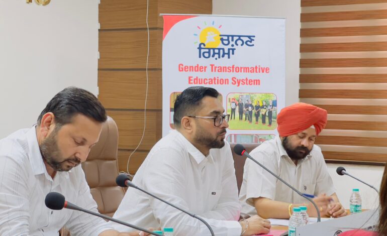 ਡਿਪਟੀ ਕਮਿਸ਼ਨਰ ਨੇ ਝੋਨੇ ਦੀ ਖ਼ਰੀਦ ਸਬੰਧੀ ਕੀਤੇ ਜਾਣੇ ਪ੍ਰਬੰਧਾਂ ਨੂੰ ਲੈ ਕੇ ਅਧਿਕਾਰੀਆਂ ਤੇ ਆੜ੍ਹਤੀਆਂ ਨਾਲ ਮੀਟਿੰਗ