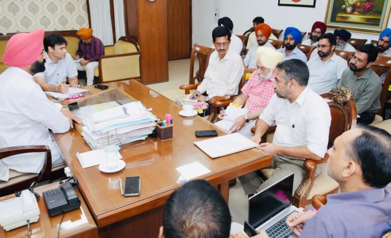 ਲਾਲਜੀਤ ਸਿੰਘ ਭੁੱਲਰ ਵੱਲੋਂ ਟਰਾਂਸਪੋਰਟ ਯੂਨੀਅਨਾਂ ਨਾਲ ਮੀਟਿੰਗ