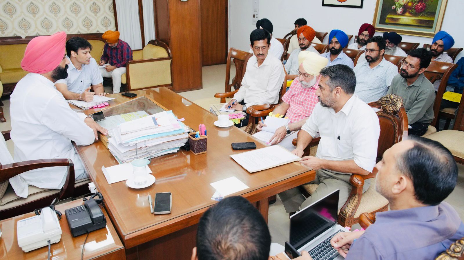 ਲਾਲਜੀਤ ਸਿੰਘ ਭੁੱਲਰ ਵੱਲੋਂ ਟਰਾਂਸਪੋਰਟ ਯੂਨੀਅਨਾਂ ਨਾਲ ਮੀਟਿੰਗ