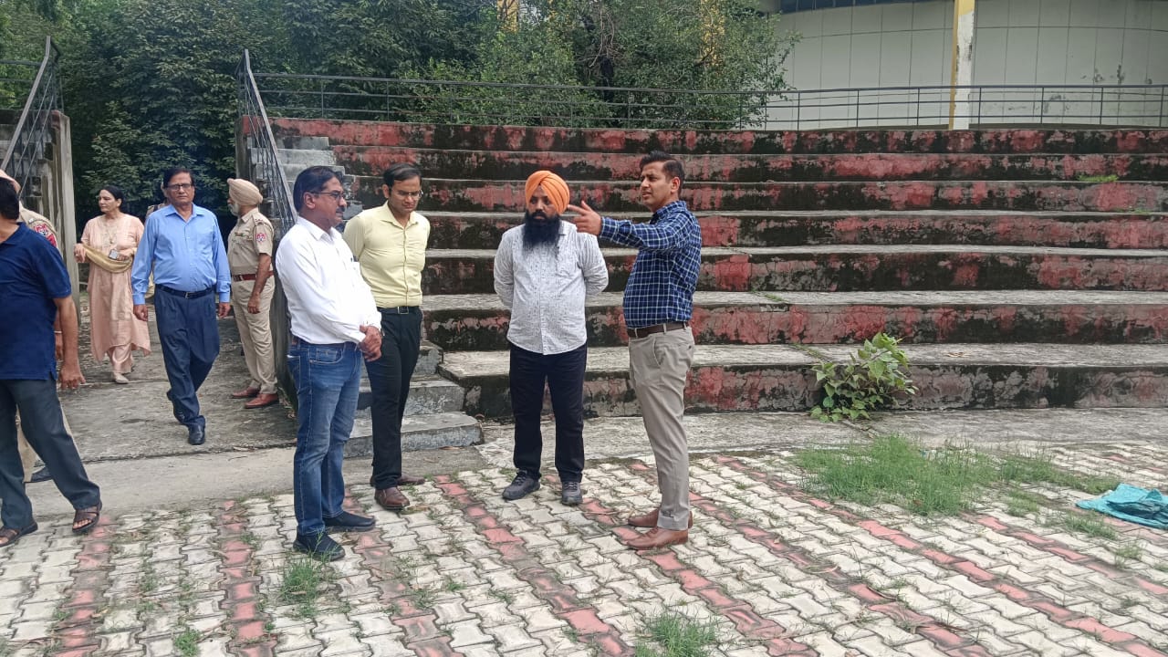 ਡਿਪਟੀ ਕਮਿਸ਼ਨਰ ਵੱਲੋਂ ਵਿਰਸਾ ਵਿਹਾਰ ਤੇ ਗੁਰੂ ਨਾਨਕ ਦੇਵ ਡਿਜੀਟਲ ਲਾਇਬ੍ਰੇਰੀ ਦਾ ਨਿਰੀਖਣ*