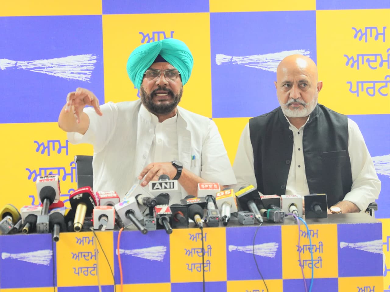 ਮਜੀਠੀਆ ਦੇ ਕਰੀਬੀ ਨਸ਼ਾ ਤਸਕਰ ਸੱਤਾ ਨੂੰ ਇੰਟਰਪੋਲ ਬਲੂ ਕਾਰਨਰ ਨੋਟਿਸ ਜਾਰੀ ਕਰਵਾਉਣਾ ਪੰਜਾਬ ਪੁਲਿਸ ਦੀ ਵੱਡੀ ਸਫਲਤਾ- ਕੁਲਦੀਪ ਧਾਲੀਵਾਲ