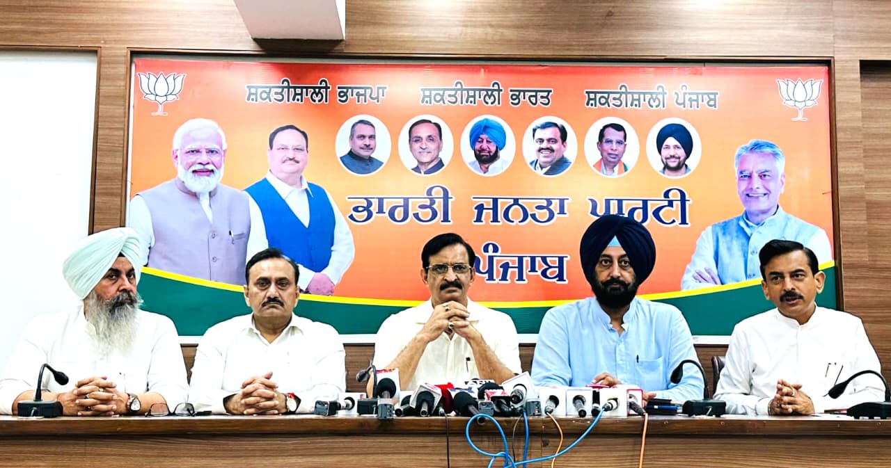 ਮਾਨ ਸਰਕਾਰ ਨੇ 39 ਥਾਵਾਂ ‘ਤੇ ‘ਭਾਜਪਾ ਦੇ ਸੇਵਾਦਾਰ ਆ ਗਏ ਨੇ ਤੁਹਾਡੇ ਦੁਆਰ’ ਮੁਹਿੰਮ ਨੂੰ ਰੋਕਣ ਲਈ ਪੁਲਿਸ ਦਾ ਦੁਰਉਪਯੋਗ ਕੀਤਾ