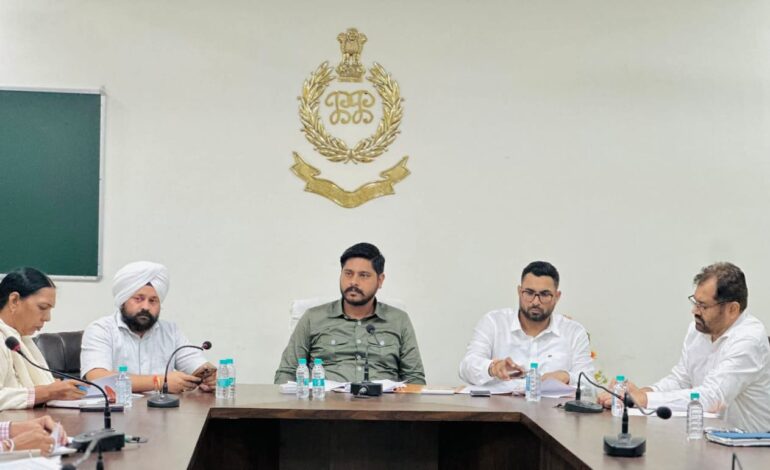 ਵਿਆਹ ਪੁਰਬ ਸਮਾਗਮਾਂ ਦੇ ਸਬੰਧ ਵਿੱਚ ਵਿਧਾਇਕ ਸ਼ੈਰੀ ਕਲਸੀ ਅਤੇ ਡਿਪਟੀ ਕਮਿਸ਼ਨਰ ਦਲਵਿੰਦਰਜੀਤ ਸਿੰਘ ਨੇ ਅਧਿਕਾਰੀਆਂ ਨਾਲ ਕੀਤੀ ਮੀਟਿੰਗ