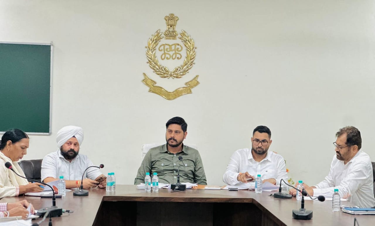 ਵਿਆਹ ਪੁਰਬ ਸਮਾਗਮਾਂ ਦੇ ਸਬੰਧ ਵਿੱਚ ਵਿਧਾਇਕ ਸ਼ੈਰੀ ਕਲਸੀ ਅਤੇ ਡਿਪਟੀ ਕਮਿਸ਼ਨਰ ਦਲਵਿੰਦਰਜੀਤ ਸਿੰਘ ਨੇ ਅਧਿਕਾਰੀਆਂ ਨਾਲ ਕੀਤੀ ਮੀਟਿੰਗ