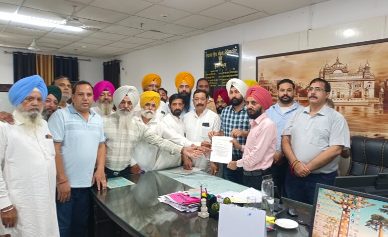 ਕਾਂਗਰਸ ਨੇ ਸਿਸੋਦੀਆ ਵਿਰੁੱਧ ਕਾਰਵਾਈ ਦੀ ਮੰਗ ਨੂੰ ਲੈ ਕੇ ਅਧਿਕਾਰੀਆਂ ਨੂੰ ਸੌਂਪਿਆ ਮੰਗ ਪੱਤਰ