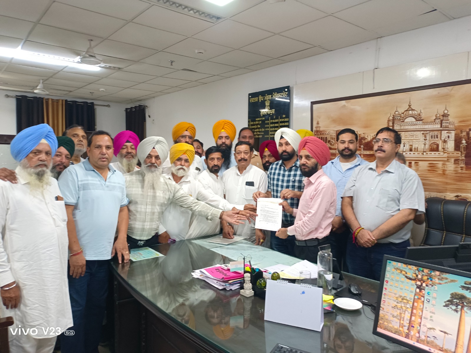 ਕਾਂਗਰਸ ਨੇ ਸਿਸੋਦੀਆ ਵਿਰੁੱਧ ਕਾਰਵਾਈ ਦੀ ਮੰਗ ਨੂੰ ਲੈ ਕੇ ਅਧਿਕਾਰੀਆਂ ਨੂੰ ਸੌਂਪਿਆ ਮੰਗ ਪੱਤਰ