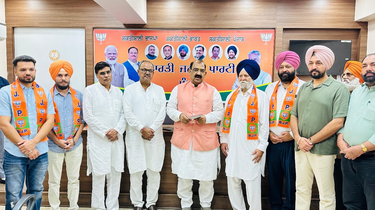 ਸੇਵਾਮੁਕਤ ਐਸ.ਡੀ.ਐਮ. ਹਰਕਨਵਲਜੀਤ ਸਿੰਘ ਸਾਥੀਆਂ ਸਮੇਤ ਭਾਜਪਾ ਵਿੱਚ ਸ਼ਾਮਲ