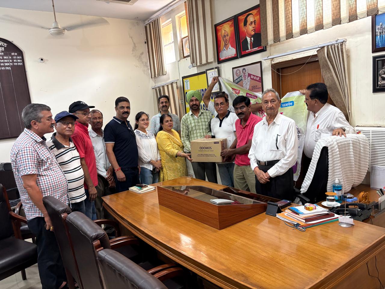 ਹੜ੍ਹ ਦੇ ਹਾਲਾਤਾਂ ਵਿੱਚ ਸਮਾਜ ਸੇਵੀ ਸੰਸਥਾਵਾਂ ਵੀ ਆਈਆਂ ਅੱਗੇ : ਸਿਹਤ ਵਿਭਾਗ ਨੂੰ ਦਿੱਤਾ ਜ਼ਰੂਰੀ ਸਮਾਨ