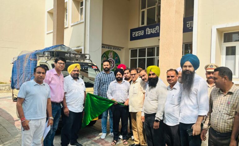 ਡੀ.ਸੀ ਦਫ਼ਤਰ ਯੂਨੀਅਨ, ਗੁਰਦਾਸਪੁਰ ਵੱਲੋਂ ਅੱਜ ਹੜ੍ਹ ਪੀੜਤਾਂ ਲਈ 110 ਪੈਕੇਟ ਫੂਡ ਦੇ ਭੇਜੇ ਗਏ