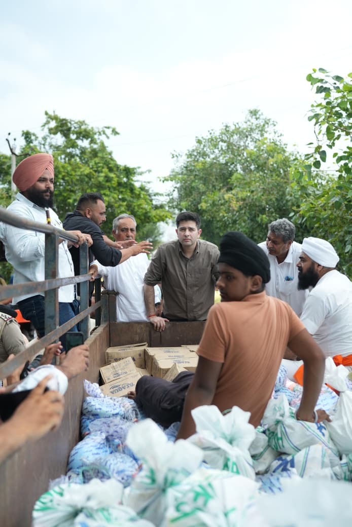 ਰਾਜ ਸਭਾ ਮੈਂਬਰ ਰਾਘਵ ਚੱਢਾ ਵੱਲੋਂ ਜ਼ਿਲ੍ਹਾ ਗੁਰਦਾਸਪੁਰ ਦੇ ਹੜ੍ਹ ਪ੍ਰਭਾਵਿਤ ਖੇਤਰਾਂ ਦਾ ਦੌਰਾ