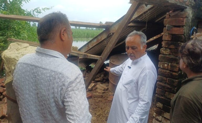 ਚੇਅਰਮੈਨ ਰਮਨ ਬਹਿਲ ਵੱਲੋ ਹੜ੍ਹ ਪ੍ਰਭਾਵਿਤ ਪਿੰਡ ਬਲੱਗਣ ਤੇ ਕਮਾਲਪੁਰ ਅਫ਼ਗਾਨਾ ਦਾ ਦੌਰਾ