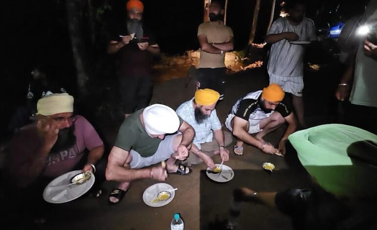 ਵਿਧਾਇਕ ਬਰਿੰਦਰਮੀਤ ਸਿੰਘ ਪਾਹੜਾ ਲਈ ਨਹੀਂ ਹੈ ਕੋਈ ਸਰਹਦ, ਹੜ੍ਹਾਂ ਕਾਰਨ ਪਏ ਪਾੜ ਨੂੰ ਪੂਰਨ ਲਈ ਹਲਕਾ ਦੀਨਾਨਗਰ ਵਿੱਚ ਲਗਾਏ ਡੇਰੇ