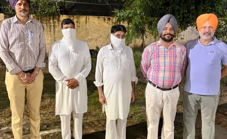 ਪੰਚਾਇਤ ਫੰਡਾਂ ਵਿੱਚ 24.69 ਲੱਖ ਰੁਪਏ ਦੇ ਗਬਨ ਦੇ ਦੋਸ਼ ਹੇਠ ਬੀ.ਡੀ.ਪੀ.ਓ. ਅਤੇ ਸਾਬਕਾ ਸਰਪੰਚ ਵਿਜੀਲੈਂਸ ਬਿਊਰੋ ਵੱਲੋਂ ਗ੍ਰਿਫ਼ਤਾਰ