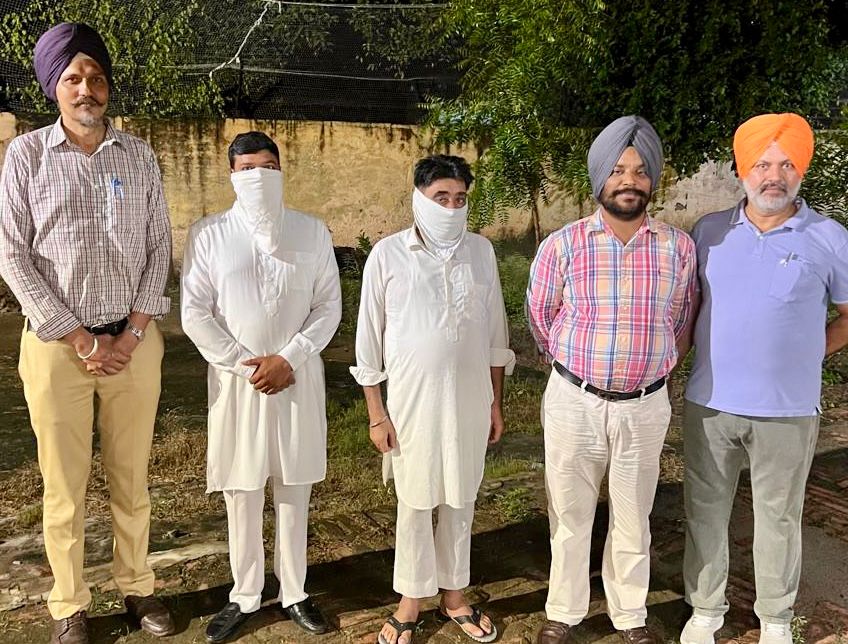 ਪੰਚਾਇਤ ਫੰਡਾਂ ਵਿੱਚ 24.69 ਲੱਖ ਰੁਪਏ ਦੇ ਗਬਨ ਦੇ ਦੋਸ਼ ਹੇਠ ਬੀ.ਡੀ.ਪੀ.ਓ. ਅਤੇ ਸਾਬਕਾ ਸਰਪੰਚ ਵਿਜੀਲੈਂਸ ਬਿਊਰੋ ਵੱਲੋਂ ਗ੍ਰਿਫ਼ਤਾਰ