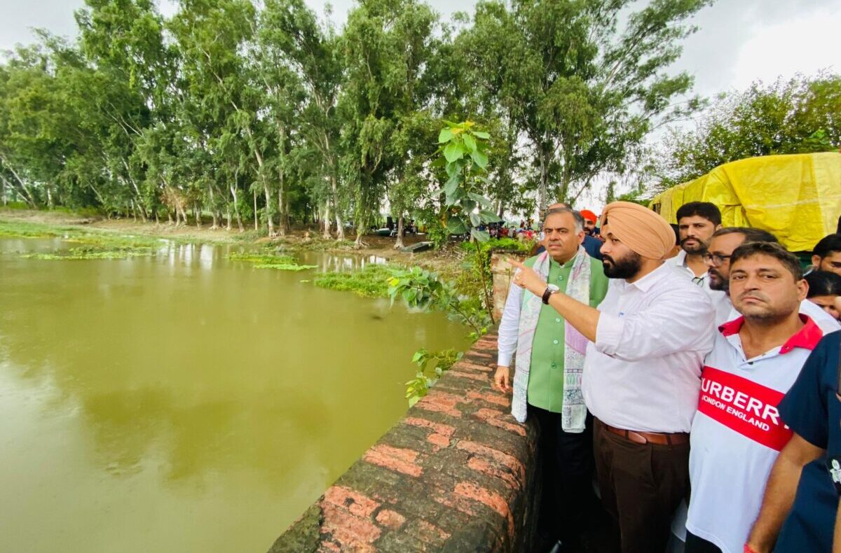 ਭਾਜਪਾ ਦੇ ਆਲ ਇੰਡੀਆ ਜਨਰਲ ਸਕੱਤਰ ਤਰੁਣ ਚੁੱਘ ਵੱਲੋਂ ਦੀਨਾਨਗਰ ਹੜ ਪ੍ਰਭਾਵਿਤ ਇਲਾਕਿਆਂ ਦਾ ਦੌਰਾ