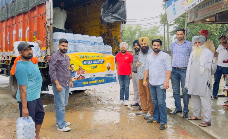 ਮੋਹਾਲੀ ਦੇ ਵਿਧਾਇਕ ਕੁਲਵੰਤ ਸਿੰਘ ਨੇ ਹੜ੍ਹ ਪੀੜ੍ਹਤਾਂ ਲਈ ਰਾਹਤ ਸਮਗਰੀ ਦੇ ਟਰੱਕ ਭੇਜੇ