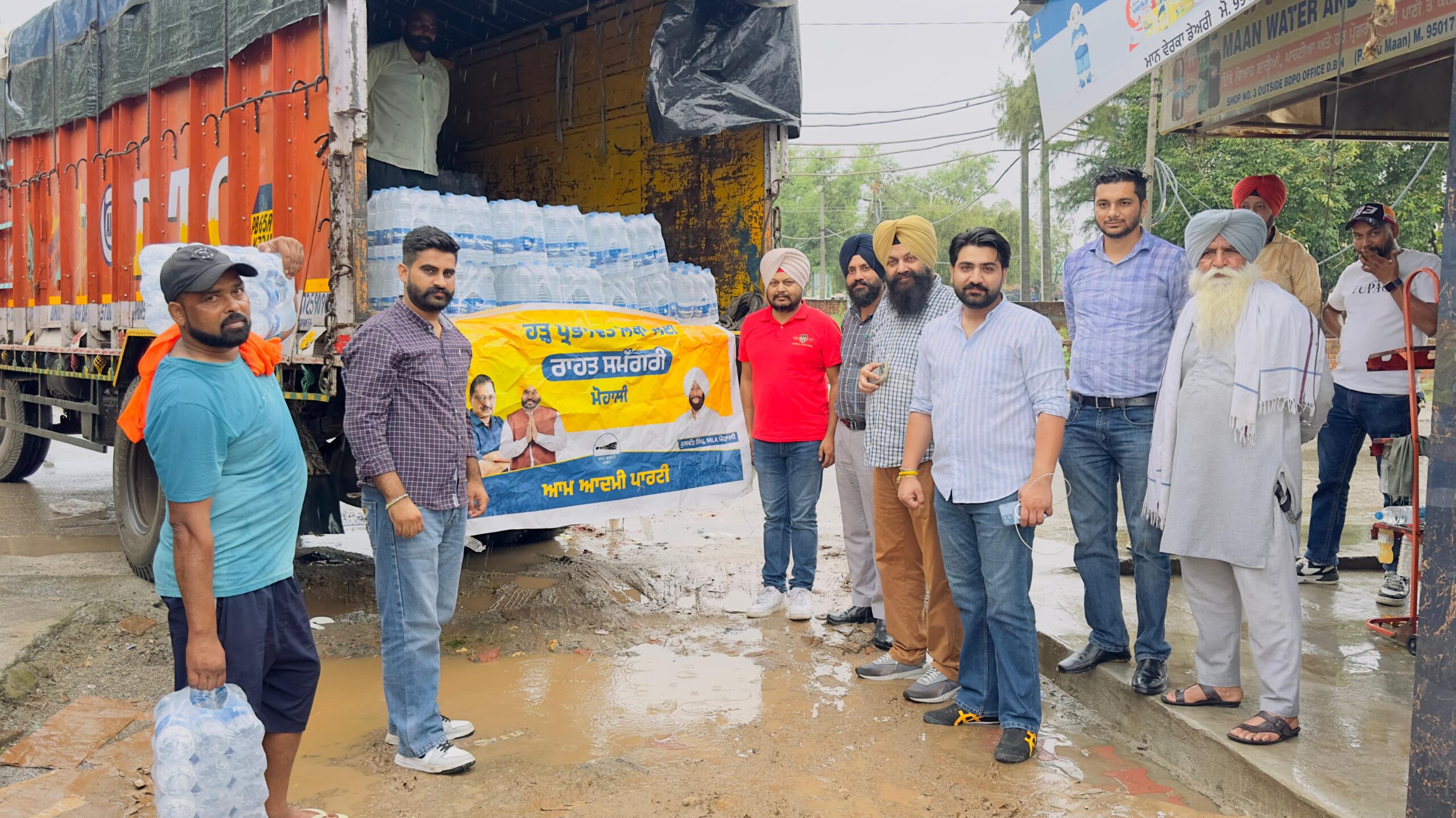 ਮੋਹਾਲੀ ਦੇ ਵਿਧਾਇਕ ਕੁਲਵੰਤ ਸਿੰਘ ਨੇ ਹੜ੍ਹ ਪੀੜ੍ਹਤਾਂ ਲਈ ਰਾਹਤ ਸਮਗਰੀ ਦੇ ਟਰੱਕ ਭੇਜੇ