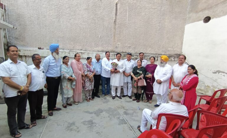 ਕਾਂਗਰਸ ਦੇ ਸਾਬਕਾ ਕੇਂਦਰੀ ਰਾਜ ਮੰਤਰੀ ਸੋਲੰਕੀ ਵੱਲੋਂ ਸ਼ਹਿਰੀ ਅਤੇ ਪੇਂਡੂ ਕਾਂਗਰਸ ਬਲਾਕ ਮੈਂਬਰਾਂ ਨਾਲ ਕੀਤੀ ਗਈ ਮੀਟਿੰਗ