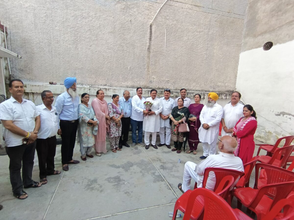 ਕਾਂਗਰਸ ਦੇ ਸਾਬਕਾ ਕੇਂਦਰੀ ਰਾਜ ਮੰਤਰੀ ਸੋਲੰਕੀ ਵੱਲੋਂ ਸ਼ਹਿਰੀ ਅਤੇ ਪੇਂਡੂ ਕਾਂਗਰਸ ਬਲਾਕ ਮੈਂਬਰਾਂ ਨਾਲ ਕੀਤੀ ਗਈ ਮੀਟਿੰਗ