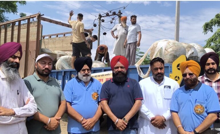 ਸਰੱਬਤ ਦਾ ਭਲਾ ਟਰੱਸਟ ਨੇ ਰਾਜਾਸਾਂਸੀ ਹਲਕੇ ਦੇ ਹੜ੍ਹ ਪੀੜਤਾਂ ਨੂੰ 20 ਟਨ ਪਸ਼ੂ-ਚਾਰਾ ਵੰਡਿਆ ਟਰੱਸਟ ਵੱਲੋਂ ਸੇਵਾ ਕਾਰਜ਼ ਨਿਰੰਤਰ ਜਾਰੀ ਰਹਿਣਗੇ : ਡਾ.ਉਬਰਾਏ