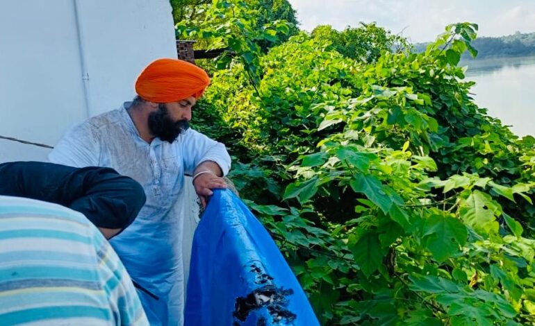 ਹਰਜੋਤ ਬੈਂਸ ਨੇ ਨੰਗਲ ਵਿੱਚ ਪ੍ਰਾਚੀਨ ਮੰਦਰ ਨੂੰ ਹੜ੍ਹ ਤੋਂ ਬਚਾਉਣ ਲਈ ਨਿਭਾਈ ਮੋਹਰੀ ਭੂਮਿਕਾ