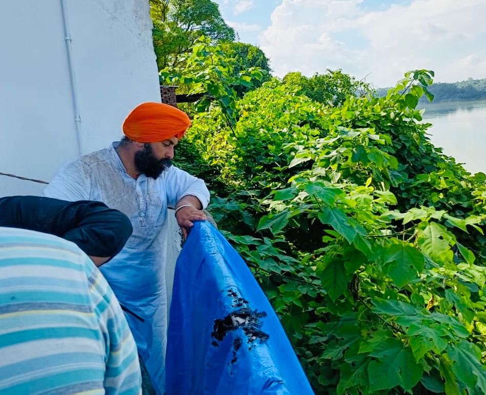 ਹਰਜੋਤ ਬੈਂਸ ਨੇ ਨੰਗਲ ਵਿੱਚ ਪ੍ਰਾਚੀਨ ਮੰਦਰ ਨੂੰ ਹੜ੍ਹ ਤੋਂ ਬਚਾਉਣ ਲਈ ਨਿਭਾਈ ਮੋਹਰੀ ਭੂਮਿਕਾ